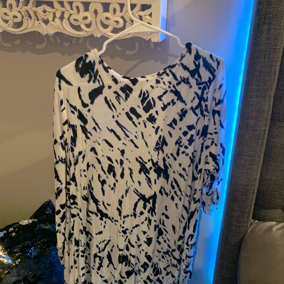 Navy blue and white patterned blouse - Picture 2 of 2